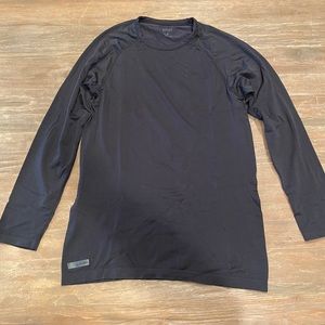 Rhone long sleeve fitted base layer shirt